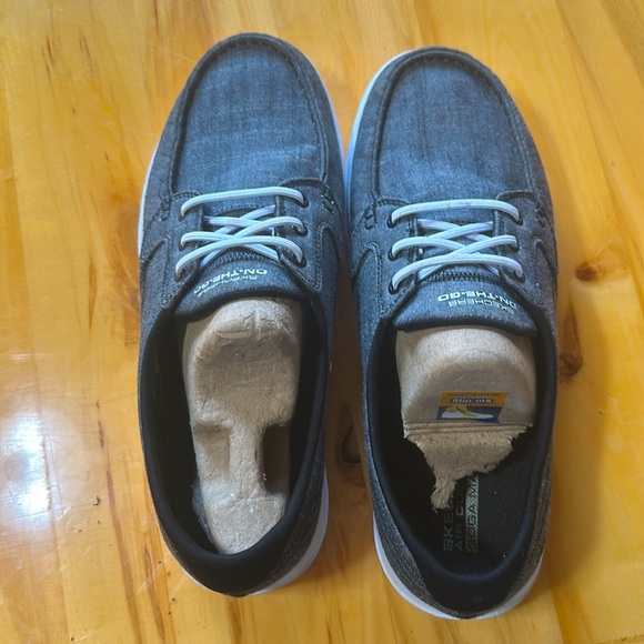 NIB** Skechers slip in size 9 - Picture 2 of 7